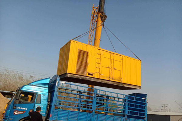 鲁山如何根据维护记录来计算机油的使用时间？